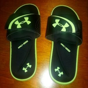 Uunder Armour  Youth Flip Flops - Size 7Y